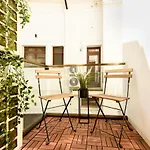 Away From - Modern & Cozy Near Vibrant Unirii Area Bucureşti