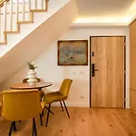 Away From - Modern & Cozy Near Vibrant Unirii Area Apartament *