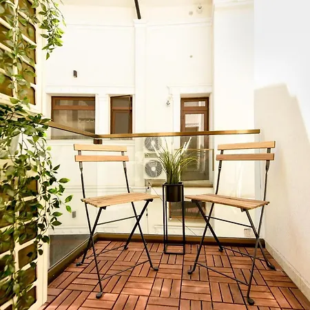 Away From - Modern & Cozy Near Vibrant Unirii Area Boekarest