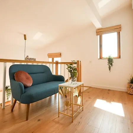Away From - Modern & Cozy Near Vibrant Unirii Area Appartement Boekarest