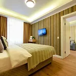Away From - Modern & Cozy Near Vibrant Unirii Area Apartment Bucharest
