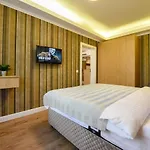 Apartment Away From - Modern & Cozy Near Vibrant Unirii Area Bucharest