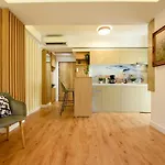 Away From - Modern & Cozy Near Vibrant Unirii Area Apartment