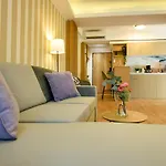 Apartment Away From - Modern & Cozy Near Vibrant Unirii Area Bucharest