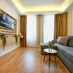 Away From - Modern & Cozy Near Vibrant Unirii Area