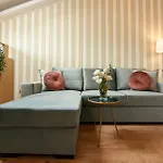 Apartment Away From - Modern & Cozy Near Vibrant Unirii Area *