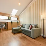 Away From - Modern & Cozy Near Vibrant Unirii Area Bucharest