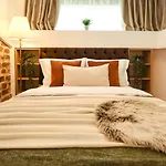 Away From - Modern & Cozy Near Vibrant Unirii Area * Bucharest