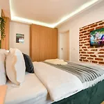 Away From - Modern & Cozy Near Vibrant Unirii Area Apartment Bucharest