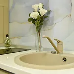 Apartment Away From - Modern & Cozy Near Vibrant Unirii Area *