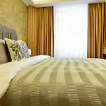 Apartment Away From - Modern & Cozy Near Vibrant Unirii Area Bucharest