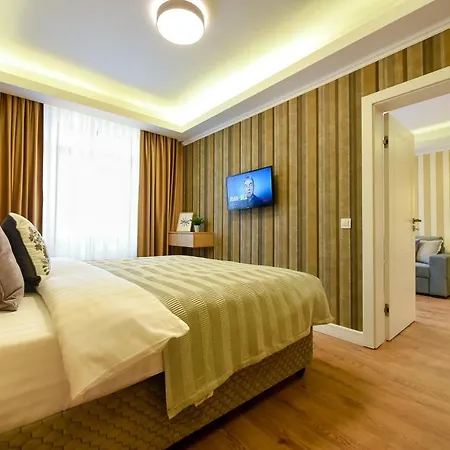 Away From - Modern & Cozy Near Vibrant Unirii Area Апартаменти Бухарест