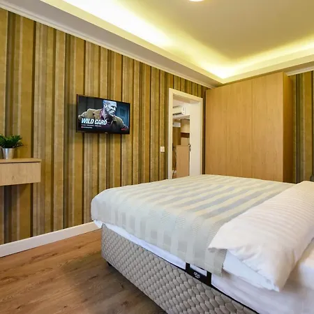 Апартаменти Away From - Modern & Cozy Near Vibrant Unirii Area Бухарест