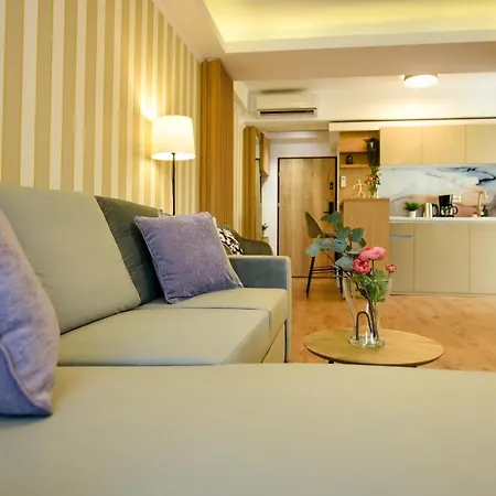 Lägenhet Away From - Modern & Cozy Near Vibrant Unirii Area Bukarest