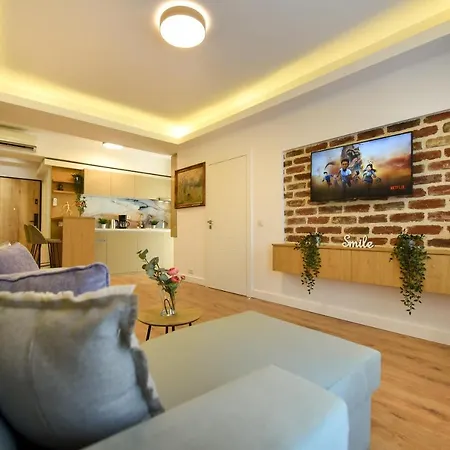 Away From - Modern & Cozy Near Vibrant Unirii Area Bukarest
