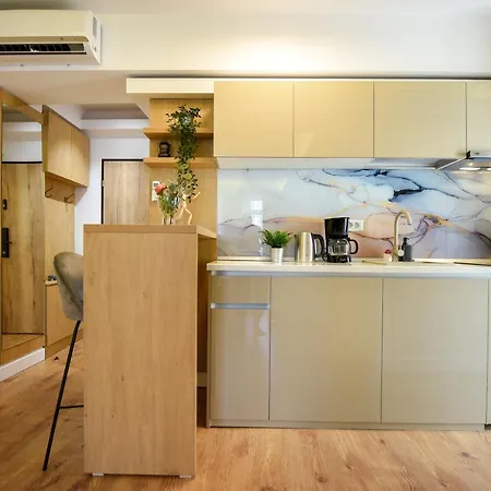 Away From - Modern & Cozy Near Vibrant Unirii Area *