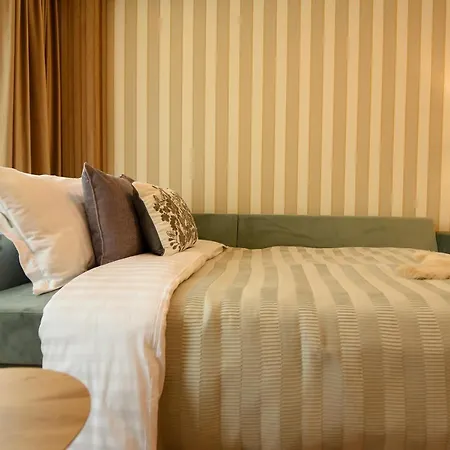 Апартаменти Away From - Modern & Cozy Near Vibrant Unirii Area