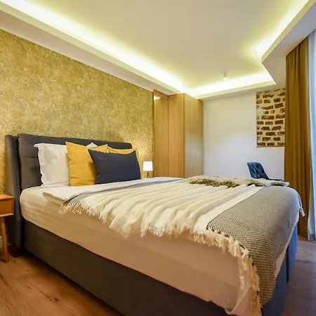 Away From - Modern & Cozy Near Vibrant Unirii Area *