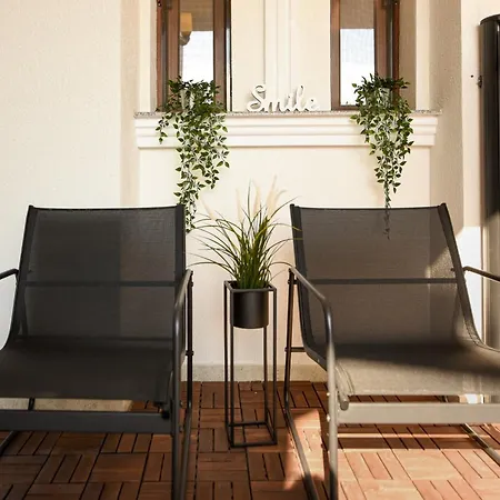 Away From - Modern & Cozy Near Vibrant Unirii Area Apartament