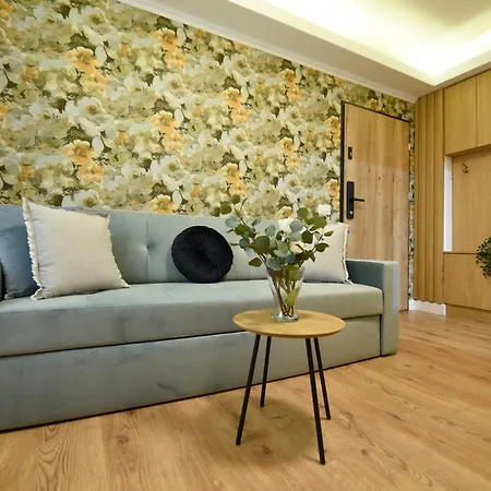Apartment Away From - Modern & Cozy Near Vibrant Unirii Area