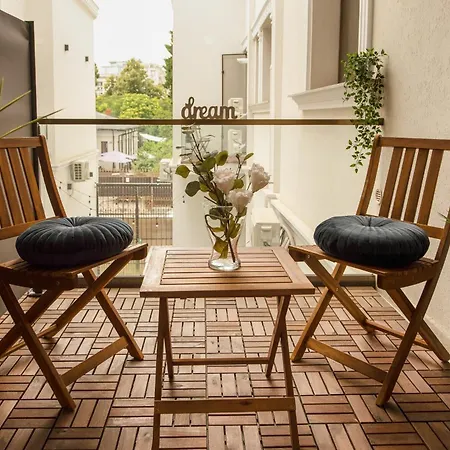 Apartman Away From - Modern & Cozy Near Vibrant Unirii Area