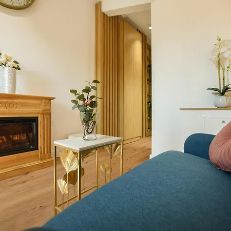 Away From - Modern & Cozy Near Vibrant Unirii Area Apartment Bucharest