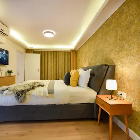 Away From - Modern & Cozy Near Vibrant Unirii Area Apartment *