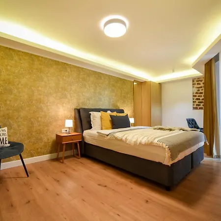 Apartment Away From - Modern & Cozy Near Vibrant Unirii Area *