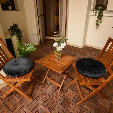 Away From - Modern & Cozy Near Vibrant Unirii Area Apartment