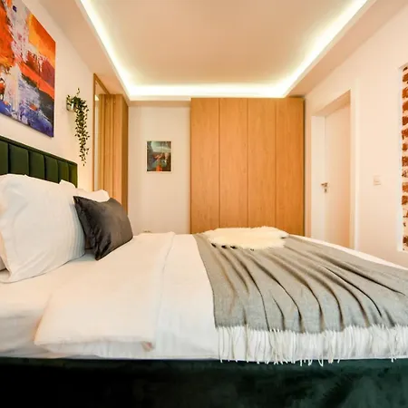 Апартаменти Away From - Modern & Cozy Near Vibrant Unirii Area Бухарест