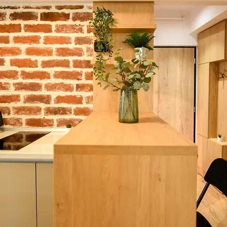 Апартаменти Away From - Modern & Cozy Near Vibrant Unirii Area