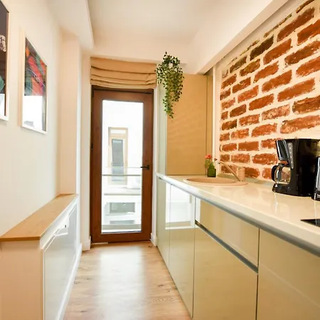 Away From - Modern & Cozy Near Vibrant Unirii Area