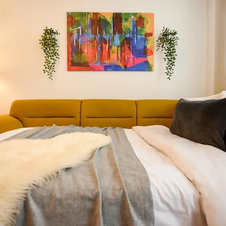 Апартаменти Away From - Modern & Cozy Near Vibrant Unirii Area *