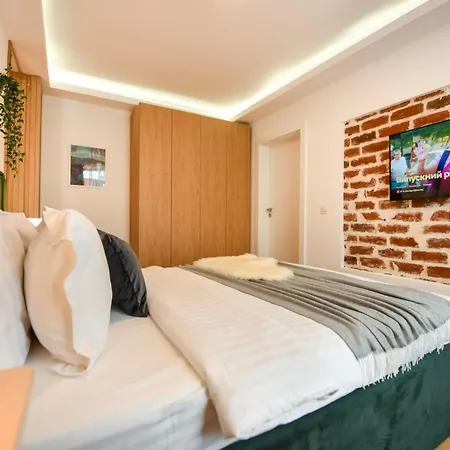 Away From - Modern & Cozy Near Vibrant Unirii Area Апартаменти Бухарест