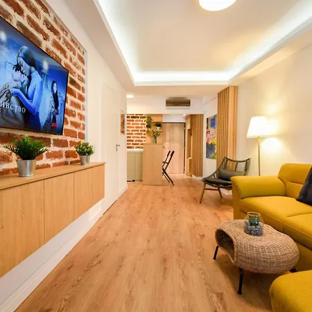 Away From - Modern & Cozy Near Vibrant Unirii Area