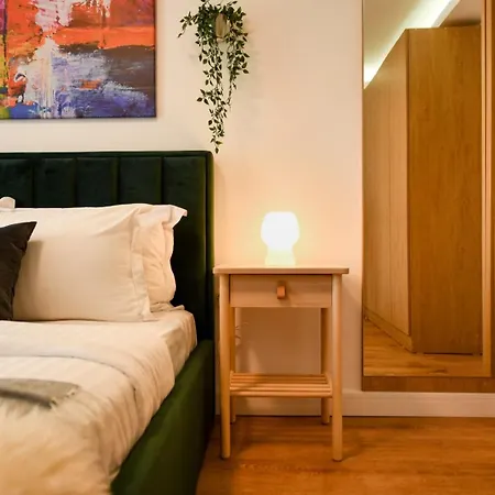 Away From - Modern & Cozy Near Vibrant Unirii Area Apartment Bucharest