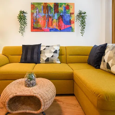 Away From - Modern & Cozy Near Vibrant Unirii Area *