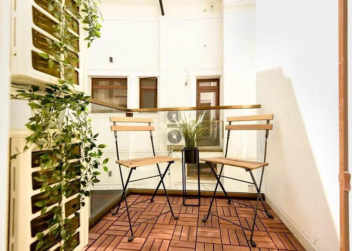 Away From - Modern & Cozy Near Vibrant Unirii Area Бухарест