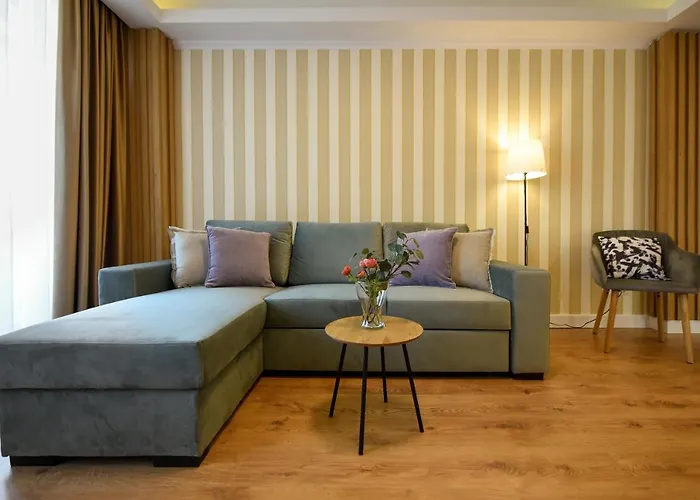 Daire Away From - Modern & Cozy Near Vibrant Unirii Area