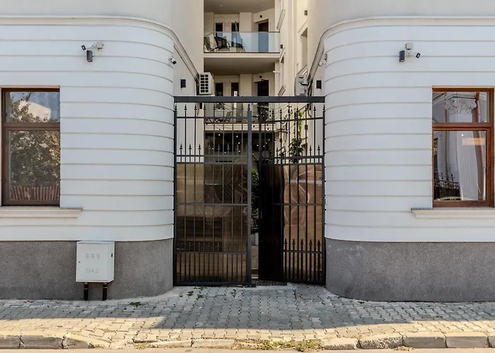 Daire Away From - Modern & Cozy Near Vibrant Unirii Area Bükreş