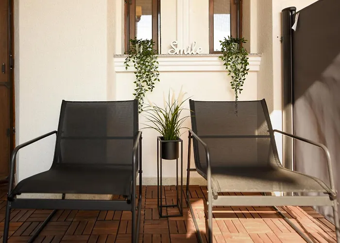 Away From - Modern & Cozy Near Vibrant Unirii Area Daire