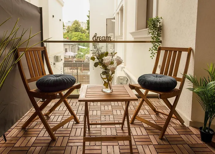 Daire Away From - Modern & Cozy Near Vibrant Unirii Area