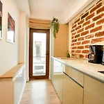 Away From - Modern & Cozy Near Vibrant Unirii Area