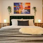Away From - Modern & Cozy Near Vibrant Unirii Area Appartement