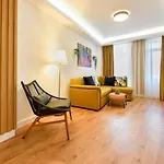 Appartement Away From - Modern & Cozy Near Vibrant Unirii Area Bucarest