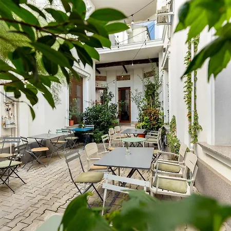 Away From - Modern & Cozy Near Vibrant Unirii Area *