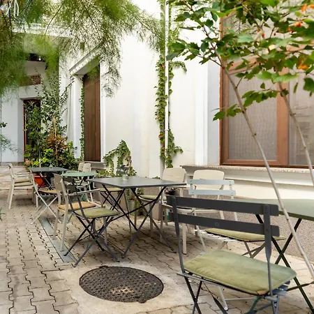 Away From - Modern & Cozy Near Vibrant Unirii Area *