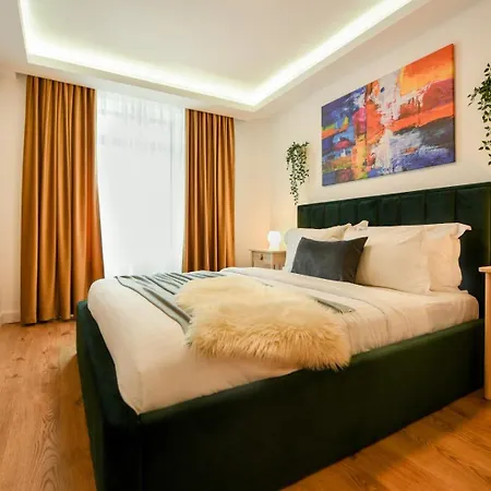 Away From - Modern & Cozy Near Vibrant Unirii Area Daire Bükreş