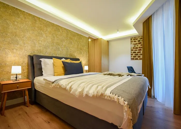 Away From - Modern & Cozy Near Vibrant Unirii Area *