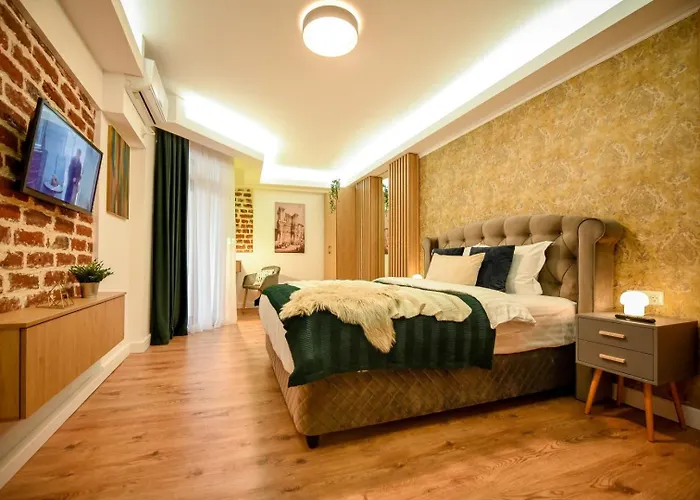 Апартаменти Away From - Modern & Cozy Near Vibrant Unirii Area